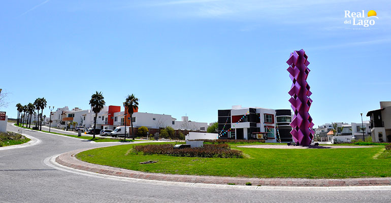 Amplios espacios para mejorar la vialidad y trafico vehicular.